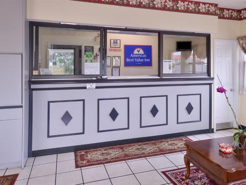 Americas Best Value Inn Wildersville Esterno foto