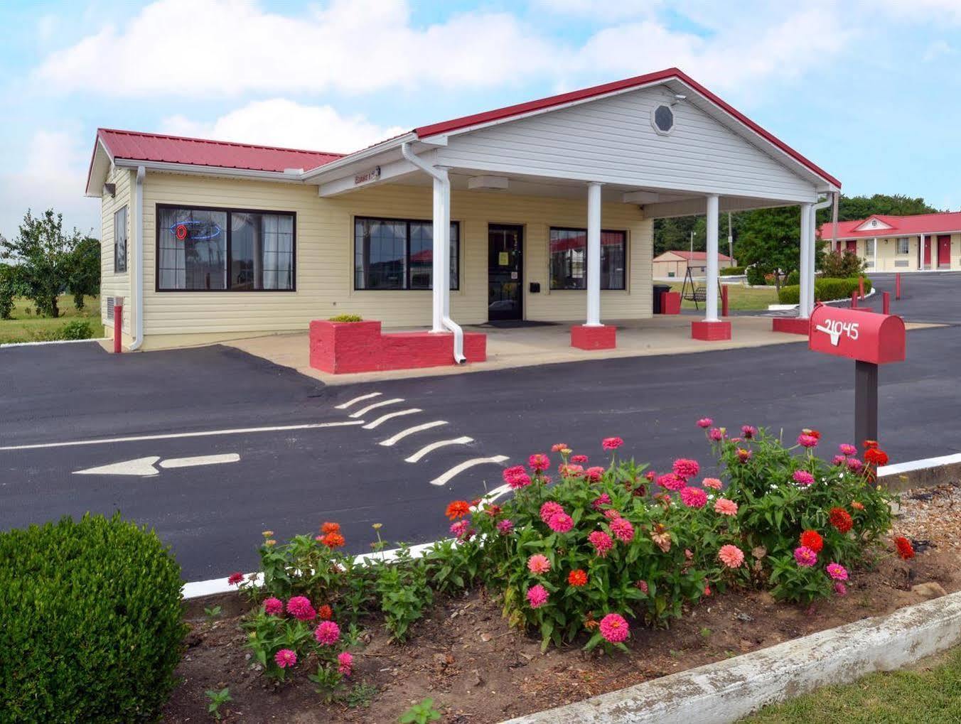 Americas Best Value Inn Wildersville Esterno foto