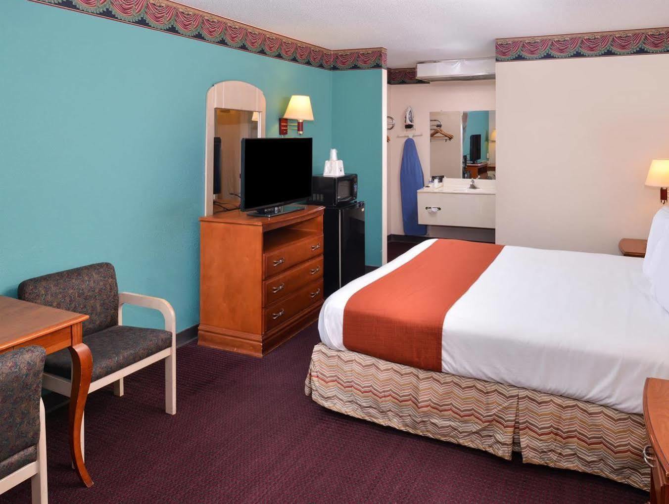 Americas Best Value Inn Wildersville Esterno foto