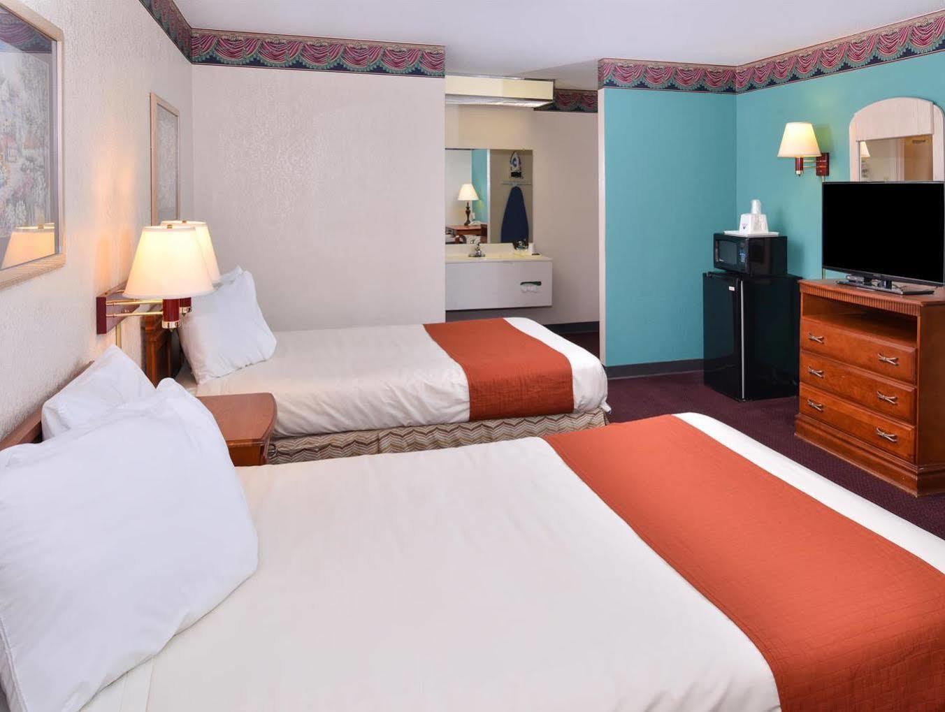 Americas Best Value Inn Wildersville Esterno foto