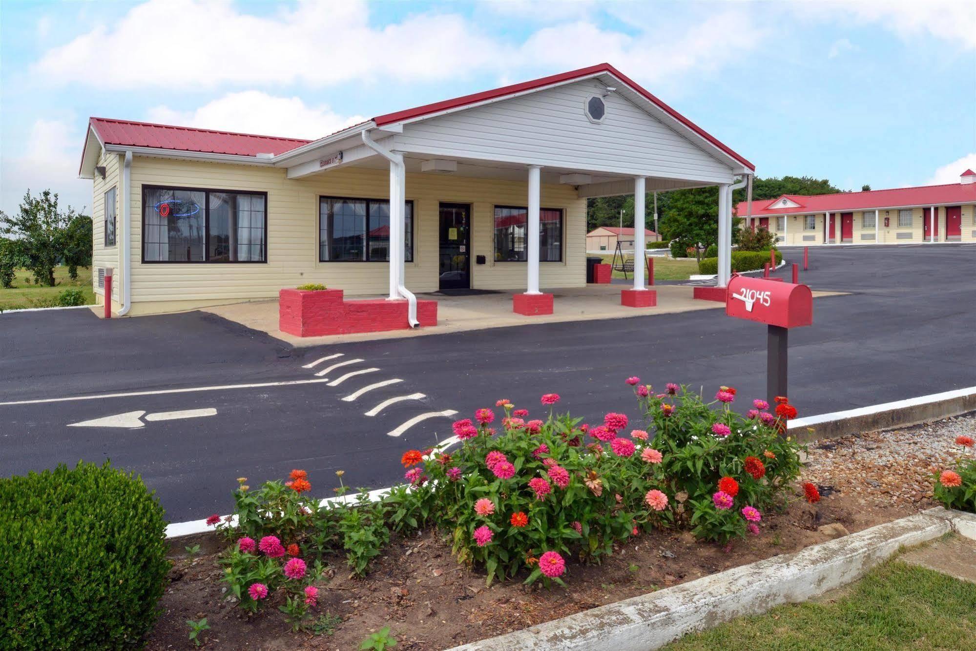 Americas Best Value Inn Wildersville Esterno foto