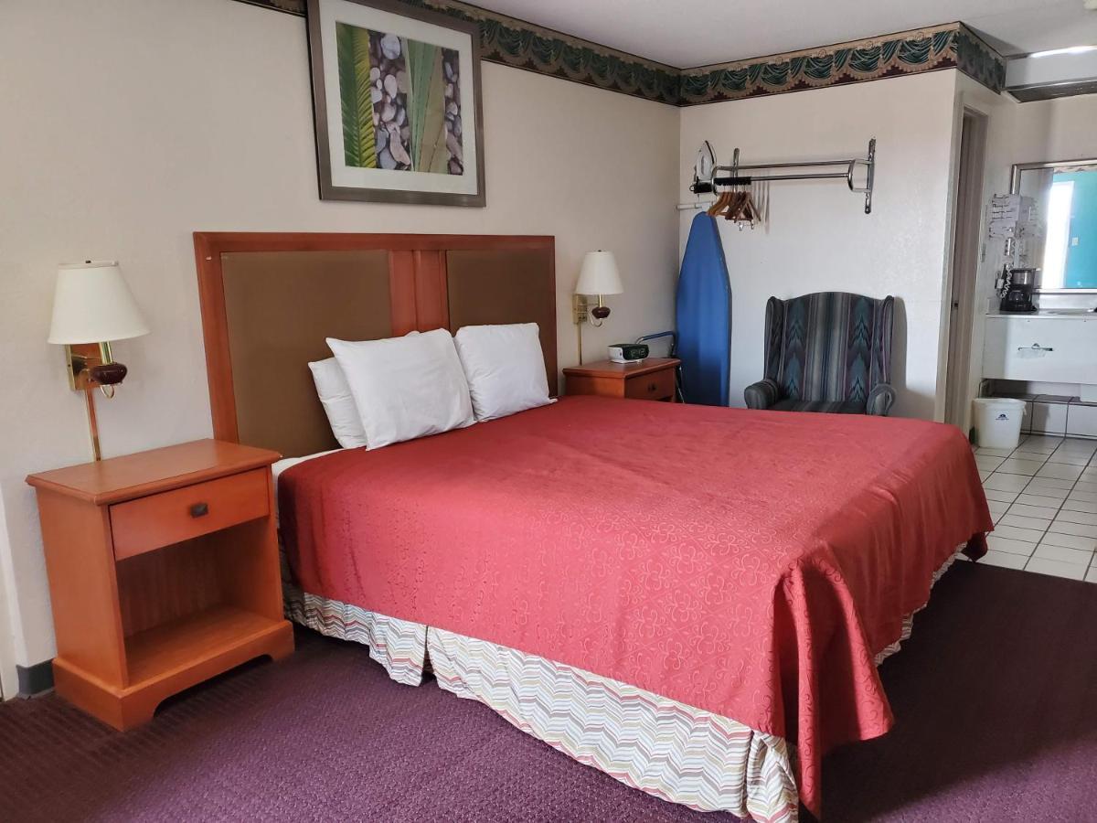 Americas Best Value Inn Wildersville Esterno foto