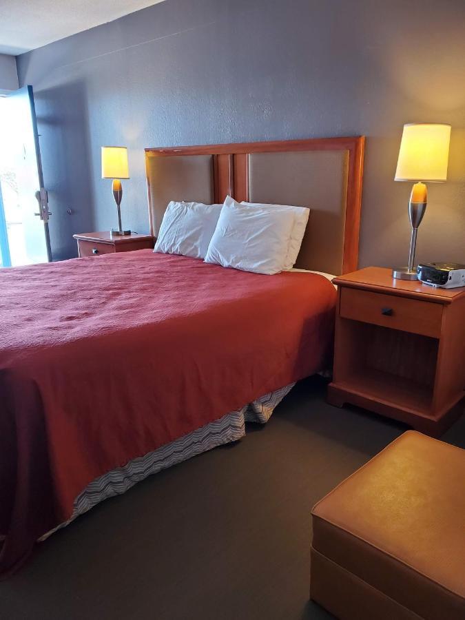 Americas Best Value Inn Wildersville Esterno foto