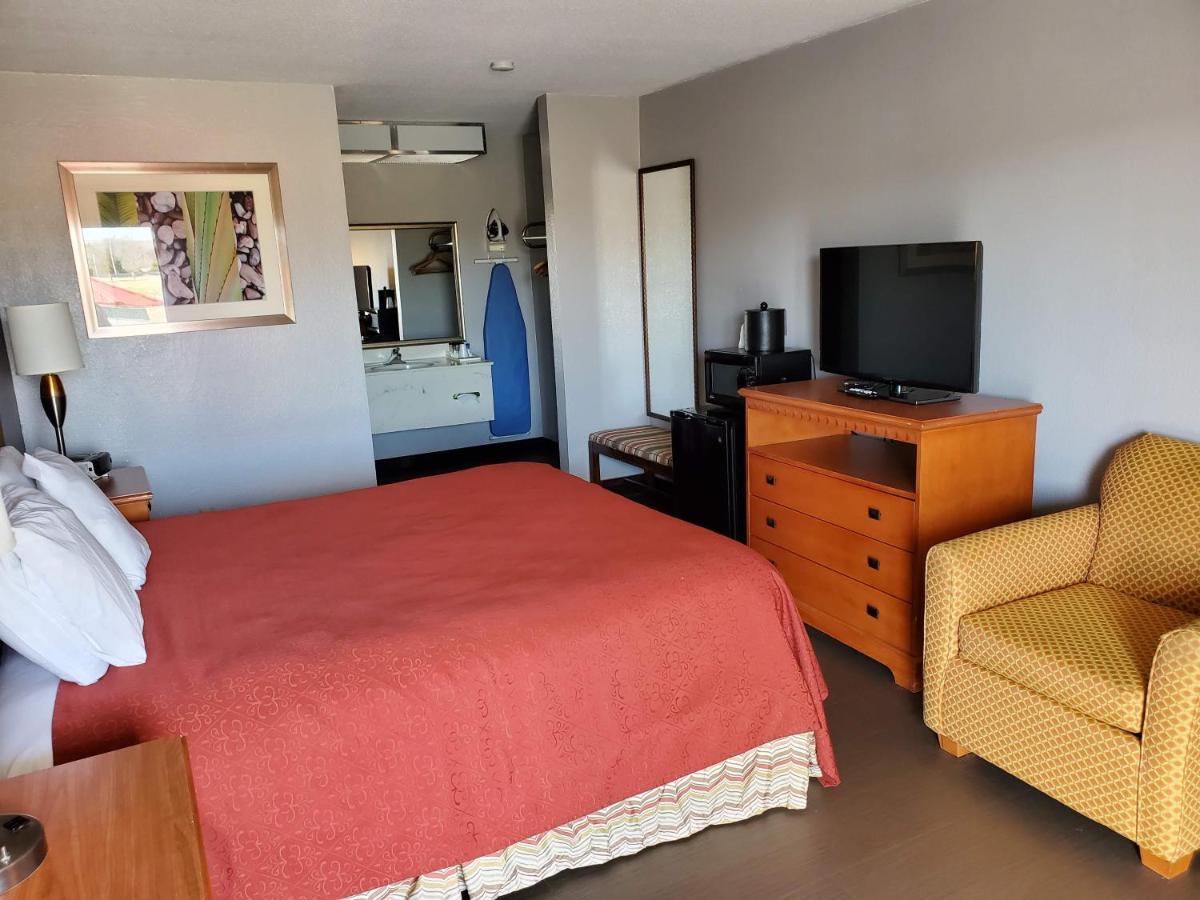 Americas Best Value Inn Wildersville Esterno foto