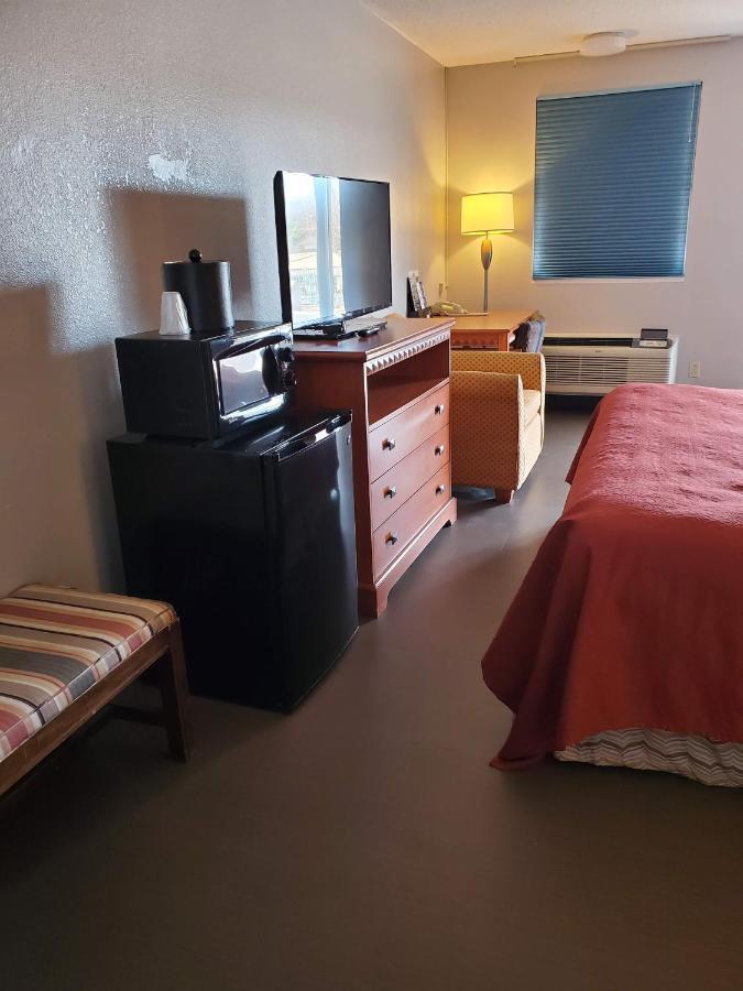 Americas Best Value Inn Wildersville Esterno foto